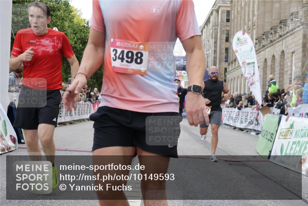 06.09.2026 - CURREX Alsterlauf Yannick Fuchs http://msf.ph/oto/10149593 06.09.2026 09:50:59 Ziel 2008, 2200, 2594, 2803, 3152, 3279, 3468, 3498, 3664, 3700, 4070, 4317, 4687, 5101, 5102, 5480, 6182, 6277 meine-sportfotos.de