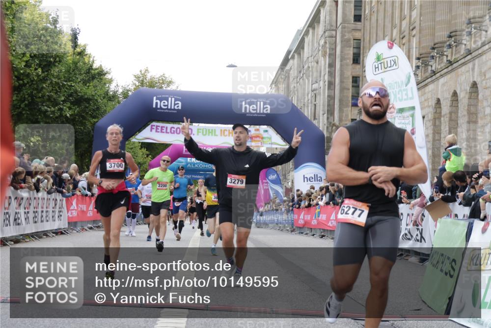 06.09.2026 - CURREX Alsterlauf Yannick Fuchs http://msf.ph/oto/10149595 06.09.2026 09:51:00 Ziel 2008, 2200, 2344, 2594, 2803, 3152, 3279, 3468, 3498, 3664, 3700, 4070, 4317, 4687, 5101, 5102, 5365, 5480, 6182, 6277 meine-sportfotos.de
