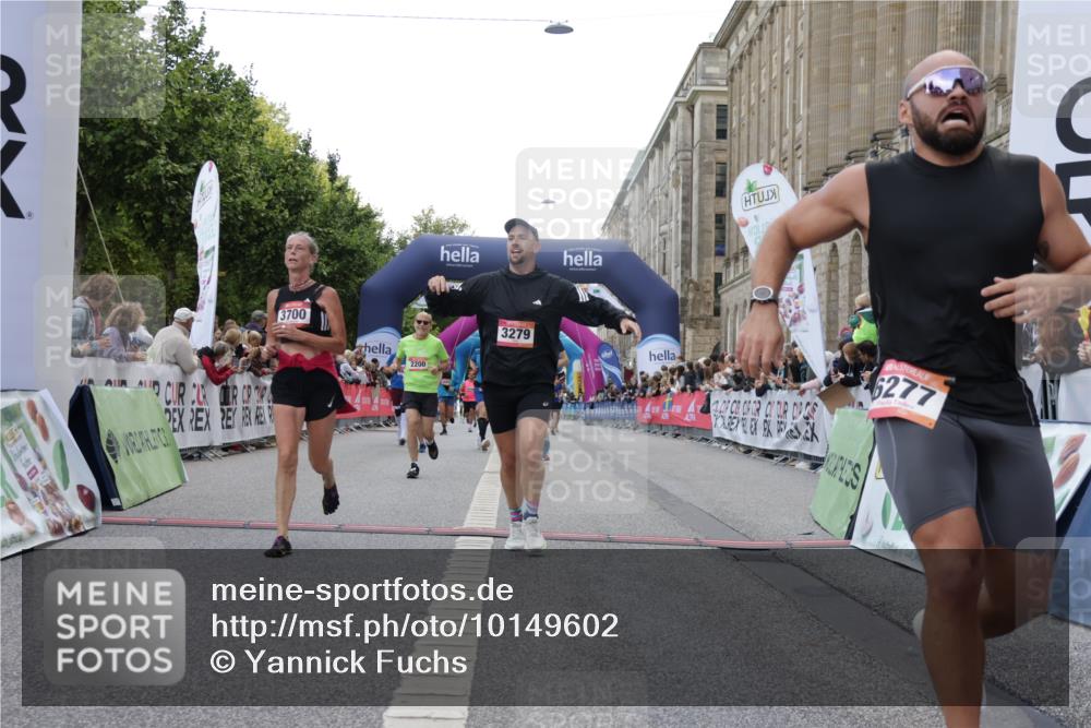 06.09.2026 - CURREX Alsterlauf Yannick Fuchs http://msf.ph/oto/10149602 06.09.2026 09:51:01 Ziel 2008, 2200, 2344, 2594, 2803, 3152, 3279, 3468, 3498, 3664, 3700, 4070, 4317, 4687, 4895, 5101, 5102, 5365, 5480, 5642, 5977, 6277 meine-sportfotos.de