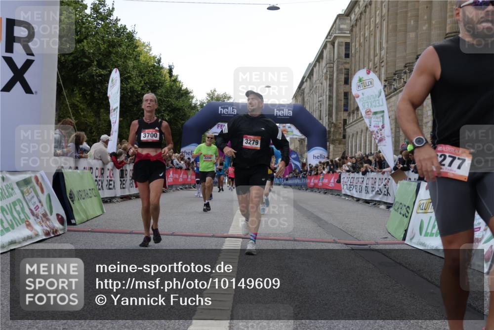 06.09.2026 - CURREX Alsterlauf Yannick Fuchs http://msf.ph/oto/10149609 06.09.2026 09:51:01 Ziel 2008, 2200, 2344, 2594, 2803, 3152, 3279, 3468, 3498, 3664, 3700, 4070, 4317, 4687, 4895, 5101, 5102, 5365, 5480, 5642, 5977, 6277 meine-sportfotos.de