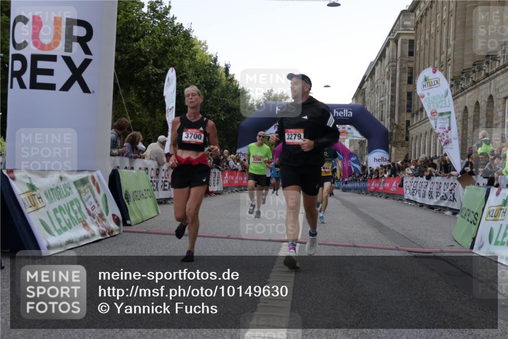 06.09.2026 - CURREX Alsterlauf Yannick Fuchs http://msf.ph/oto/10149630 06.09.2026 09:51:01 Ziel 2008, 2200, 2344, 2594, 2803, 3152, 3279, 3468, 3498, 3664, 3700, 4070, 4317, 4687, 4895, 5101, 5102, 5365, 5480, 5642, 5977, 6277 meine-sportfotos.de