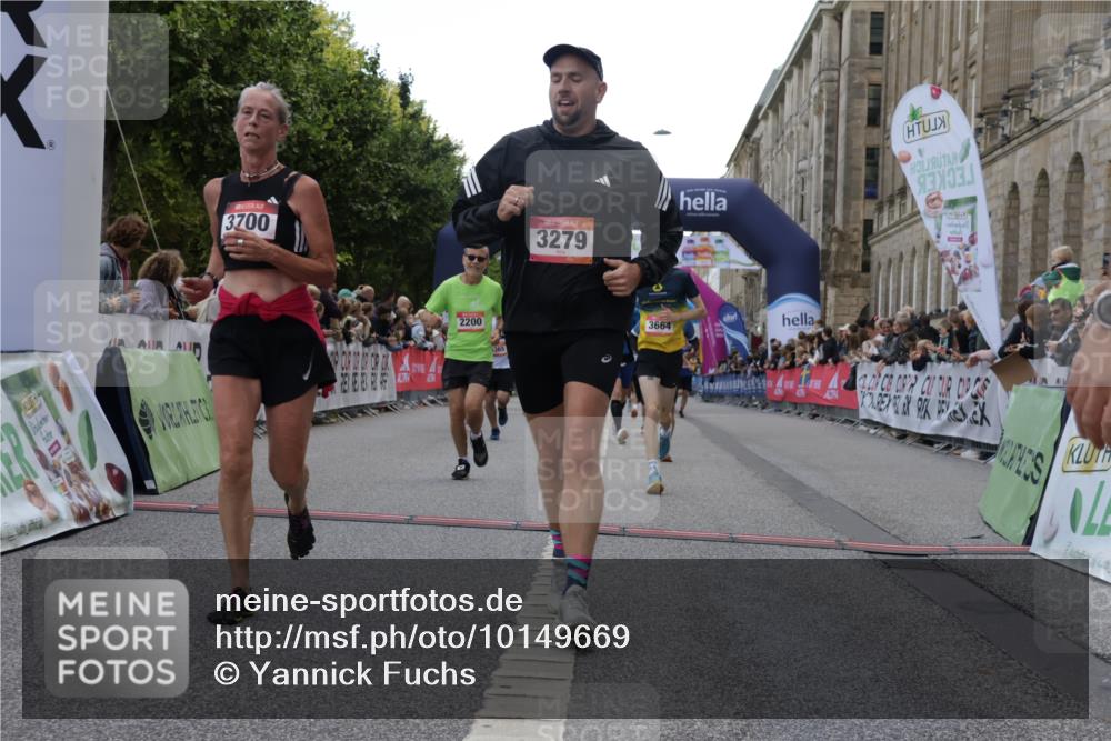 06.09.2026 - CURREX Alsterlauf Yannick Fuchs http://msf.ph/oto/10149669 06.09.2026 09:51:02 Ziel 2008, 2200, 2344, 2594, 2803, 3152, 3279, 3498, 3664, 3700, 4070, 4687, 4895, 5101, 5365, 5480, 5642, 5977, 6204, 6277 meine-sportfotos.de