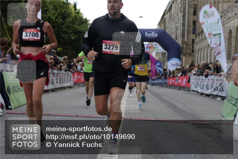 06.09.2026 - CURREX Alsterlauf Yannick Fuchs http://msf.ph/oto/10149690 06.09.2026 09:51:02 Ziel 2008, 2200, 2344, 2594, 2803, 3152, 3279, 3498, 3664, 3700, 4070, 4687, 4895, 5101, 5365, 5480, 5642, 5977, 6204, 6277 meine-sportfotos.de