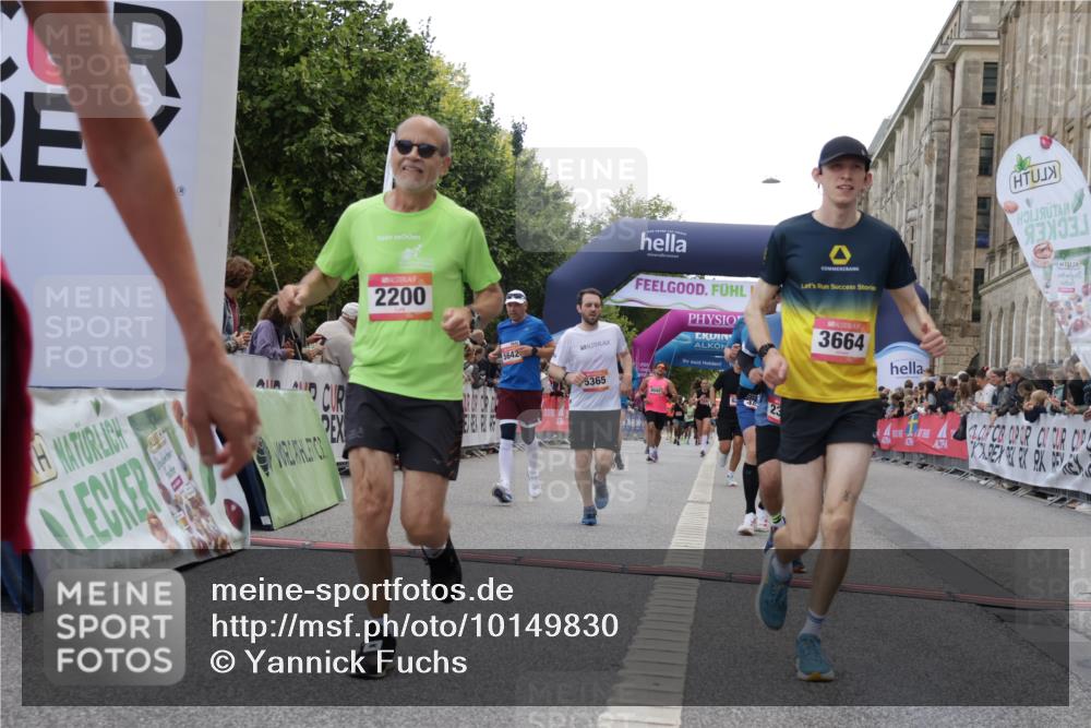 06.09.2026 - CURREX Alsterlauf Yannick Fuchs http://msf.ph/oto/10149830 06.09.2026 09:51:04 Ziel 2200, 2344, 3152, 3279, 3498, 3664, 3700, 4070, 4681, 4687, 4895, 5101, 5365, 5551, 5609, 5642, 5977, 6204, 6277 meine-sportfotos.de