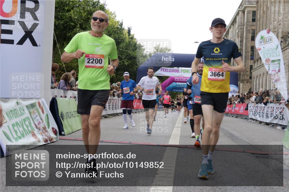 06.09.2026 - CURREX Alsterlauf Yannick Fuchs http://msf.ph/oto/10149852 06.09.2026 09:51:04 Ziel 2200, 2344, 3152, 3279, 3498, 3664, 3700, 4070, 4681, 4687, 4895, 5101, 5365, 5551, 5609, 5642, 5977, 6204, 6277 meine-sportfotos.de