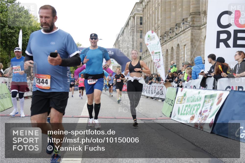 06.09.2026 - CURREX Alsterlauf Yannick Fuchs http://msf.ph/oto/10150006 06.09.2026 09:51:06 Ziel 2200, 2344, 2358, 3237, 3279, 3664, 3700, 4681, 4895, 5365, 5551, 5609, 5642, 5977, 6204, 6277, 8049, 8195 meine-sportfotos.de