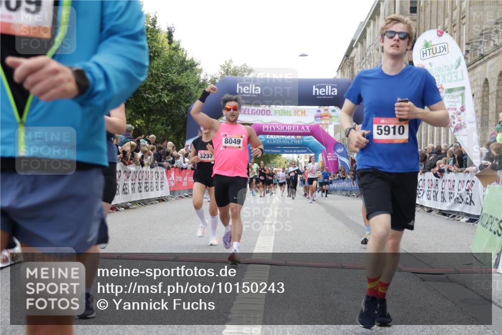 06.09.2026 - CURREX Alsterlauf Yannick Fuchs http://msf.ph/oto/10150243 06.09.2026 09:51:10 Ziel 2200, 2344, 2358, 3237, 3664, 4681, 4895, 5365, 5551, 5609, 5642, 5977, 6190, 6204, 8049, 8195 meine-sportfotos.de