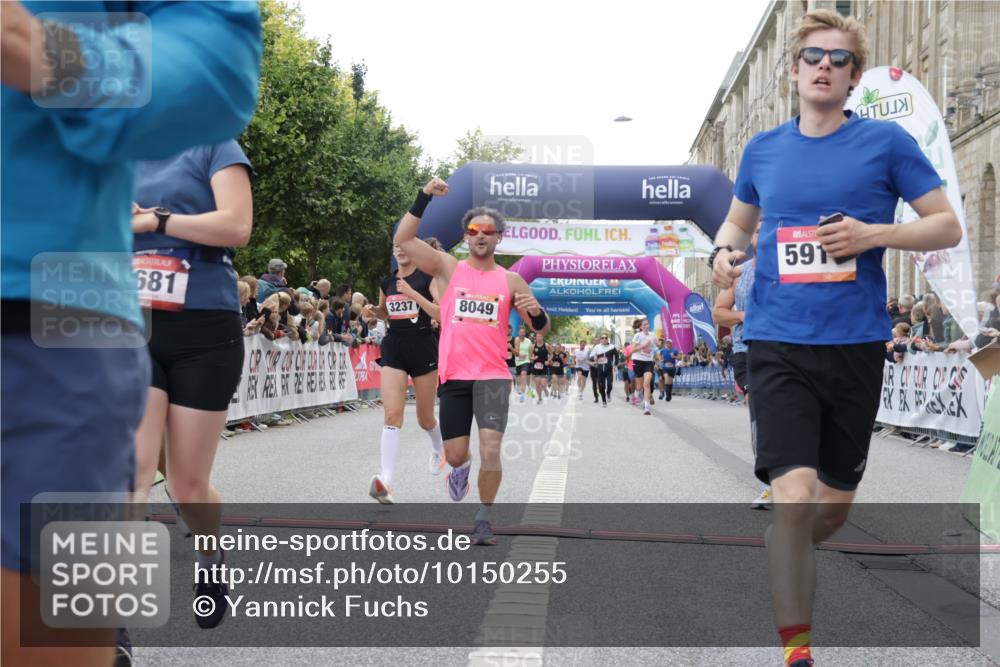 06.09.2026 - CURREX Alsterlauf Yannick Fuchs http://msf.ph/oto/10150255 06.09.2026 09:51:10 Ziel 2200, 2344, 2358, 3237, 3664, 4681, 4895, 5365, 5551, 5609, 5642, 5977, 6190, 6204, 8049, 8195 meine-sportfotos.de