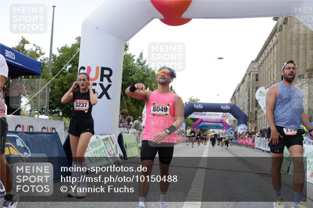 06.09.2026 - CURREX Alsterlauf Yannick Fuchs http://msf.ph/oto/10150488 06.09.2026 09:51:13 Ziel 2358, 3237, 4681, 4696, 4895, 5551, 5609, 5642, 5829, 5977, 6190, 6204, 6327, 6399, 8049, 8195 meine-sportfotos.de