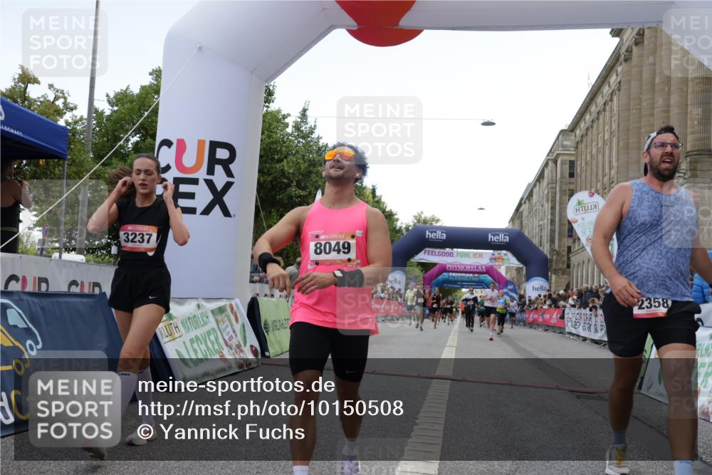 06.09.2026 - CURREX Alsterlauf Yannick Fuchs http://msf.ph/oto/10150508 06.09.2026 09:51:13 Ziel 2358, 3237, 4681, 4696, 4895, 5551, 5609, 5642, 5829, 5977, 6190, 6204, 6327, 6399, 8049, 8195 meine-sportfotos.de