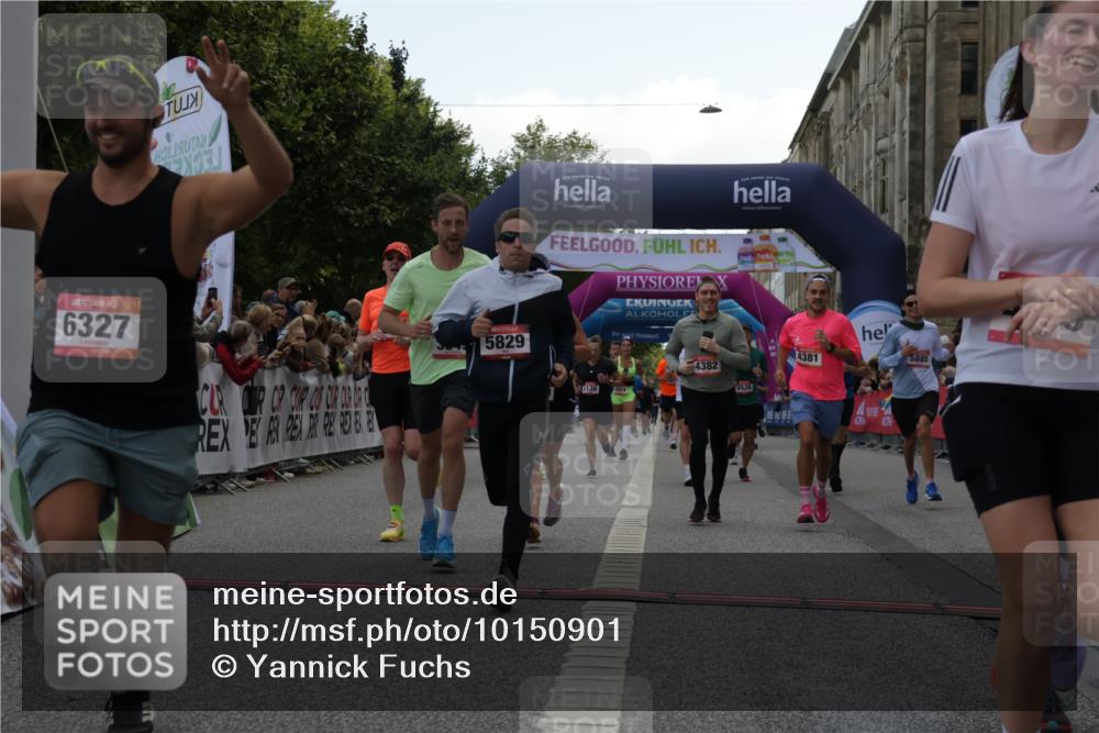 06.09.2026 - CURREX Alsterlauf Yannick Fuchs http://msf.ph/oto/10150901 06.09.2026 09:51:18 Ziel 2358, 2434, 2549, 2973, 2974, 3138, 3237, 3340, 3408, 3526, 3549, 3886, 4092, 4381, 4382, 4696, 5238, 5829, 5885, 6190, 6327, 6399 meine-sportfotos.de