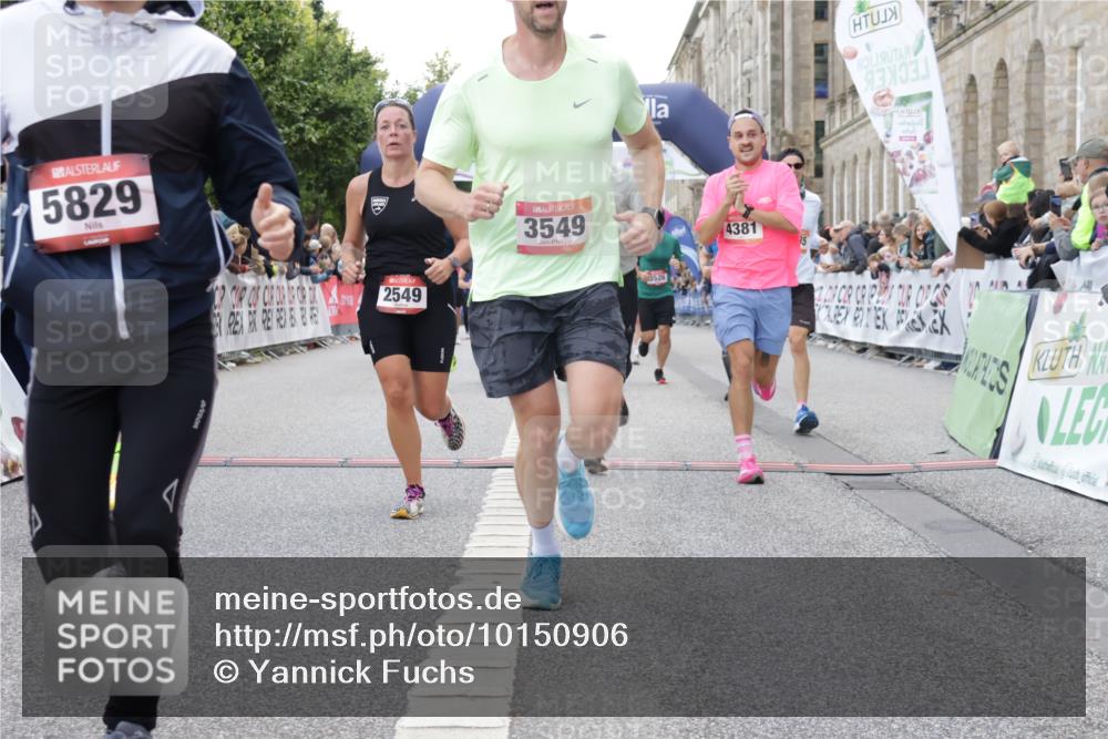 06.09.2026 - CURREX Alsterlauf Yannick Fuchs http://msf.ph/oto/10150906 06.09.2026 09:51:19 Ziel 2434, 2549, 2973, 2974, 3138, 3340, 3408, 3526, 3549, 3886, 4092, 4381, 4382, 4696, 5238, 5694, 5829, 5885, 6190, 6327, 6399 meine-sportfotos.de