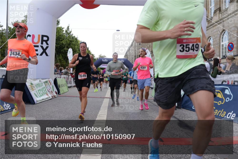 06.09.2026 - CURREX Alsterlauf Yannick Fuchs http://msf.ph/oto/10150907 06.09.2026 09:51:20 Ziel 2071, 2079, 2434, 2549, 2973, 2974, 3138, 3340, 3408, 3526, 3549, 3886, 4092, 4381, 4382, 4387, 4696, 5238, 5694, 5829, 5885, 6190, 6327, 6399 meine-sportfotos.de