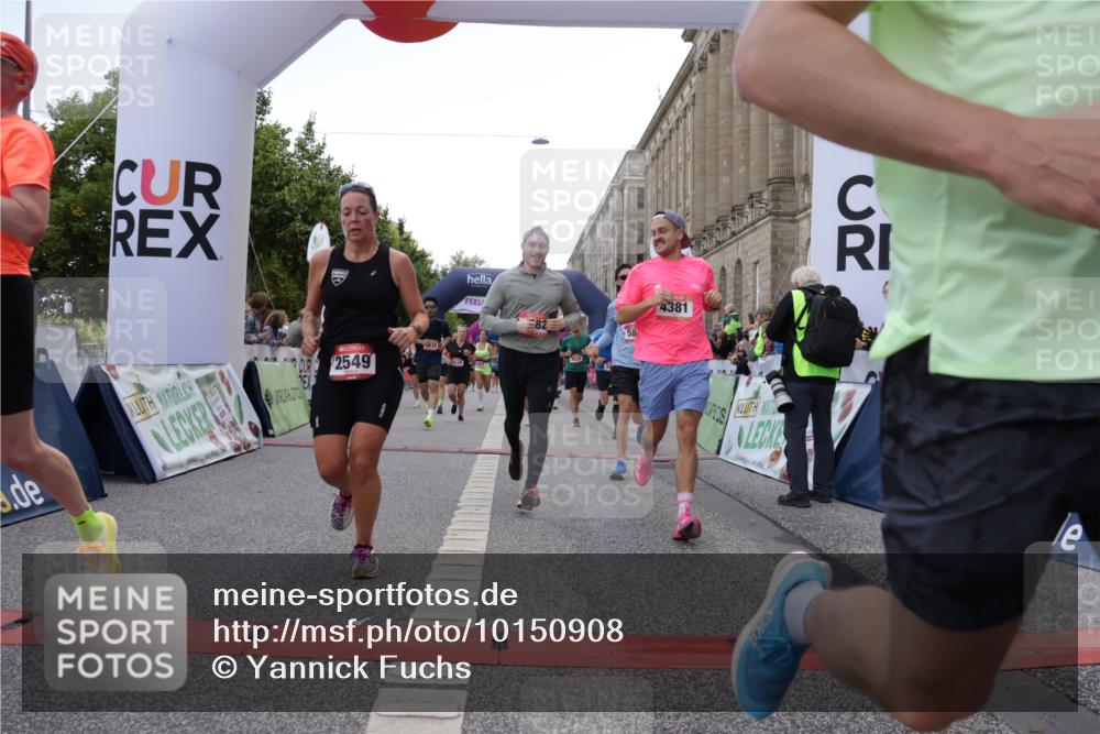 06.09.2026 - CURREX Alsterlauf Yannick Fuchs http://msf.ph/oto/10150908 06.09.2026 09:51:20 Ziel 2071, 2079, 2434, 2549, 2973, 2974, 3138, 3340, 3408, 3526, 3549, 3886, 4092, 4381, 4382, 4387, 4696, 5238, 5694, 5829, 5885, 6190, 6327, 6399 meine-sportfotos.de