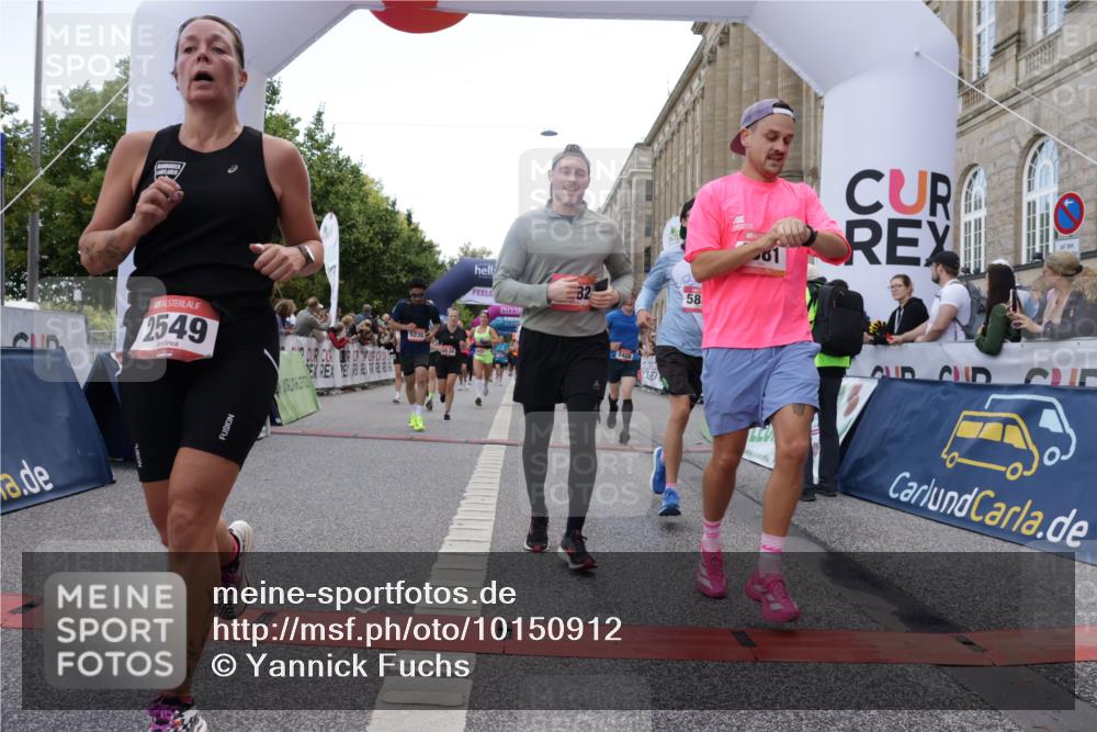 06.09.2026 - CURREX Alsterlauf Yannick Fuchs http://msf.ph/oto/10150912 06.09.2026 09:51:21 Ziel 2071, 2079, 2434, 2549, 2973, 2974, 3138, 3340, 3408, 3526, 3549, 3886, 4092, 4381, 4382, 4387, 4696, 5238, 5694, 5829, 5885, 6190, 6327, 6399 meine-sportfotos.de