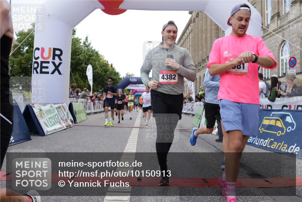 06.09.2026 - CURREX Alsterlauf Yannick Fuchs http://msf.ph/oto/10150913 06.09.2026 09:51:21 Ziel 2071, 2079, 2434, 2549, 2973, 2974, 3138, 3340, 3408, 3526, 3549, 3886, 4092, 4381, 4382, 4387, 4696, 5238, 5694, 5829, 5885, 6190, 6327, 6399 meine-sportfotos.de