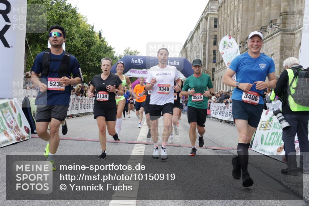 06.09.2026 - CURREX Alsterlauf Yannick Fuchs http://msf.ph/oto/10150919 06.09.2026 09:51:23 Ziel 2071, 2079, 2434, 2549, 2973, 2974, 3138, 3340, 3408, 3526, 3549, 3686, 3886, 4092, 4381, 4382, 4387, 4696, 4989, 5027, 5151, 5238, 5694, 5829, 5869, 5885, 6327, 6399, 8301 meine-sportfotos.de