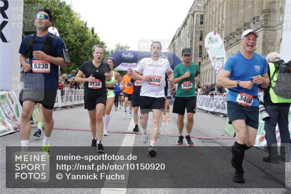 06.09.2026 - CURREX Alsterlauf Yannick Fuchs http://msf.ph/oto/10150920 06.09.2026 09:51:23 Ziel 2071, 2079, 2434, 2549, 2973, 2974, 3138, 3340, 3408, 3526, 3549, 3686, 3886, 4092, 4381, 4382, 4387, 4696, 4989, 5027, 5151, 5238, 5694, 5829, 5869, 5885, 6327, 6399, 8301 meine-sportfotos.de