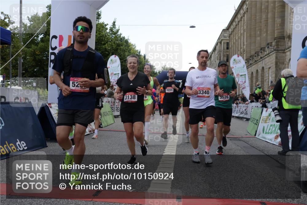 06.09.2026 - CURREX Alsterlauf Yannick Fuchs http://msf.ph/oto/10150924 06.09.2026 09:51:23 Ziel 2071, 2079, 2434, 2549, 2973, 2974, 3138, 3340, 3408, 3526, 3549, 3686, 3886, 4092, 4381, 4382, 4387, 4696, 4989, 5027, 5151, 5238, 5694, 5829, 5869, 5885, 6327, 6399, 8301 meine-sportfotos.de