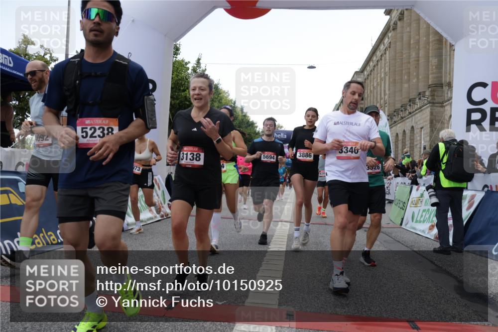 06.09.2026 - CURREX Alsterlauf Yannick Fuchs http://msf.ph/oto/10150925 06.09.2026 09:51:24 Ziel 2071, 2079, 2434, 2549, 2973, 2974, 3138, 3340, 3408, 3526, 3549, 3686, 3886, 4092, 4381, 4382, 4387, 4696, 4989, 5027, 5151, 5238, 5694, 5829, 5869, 5885, 6327, 6399, 6490, 8301 meine-sportfotos.de