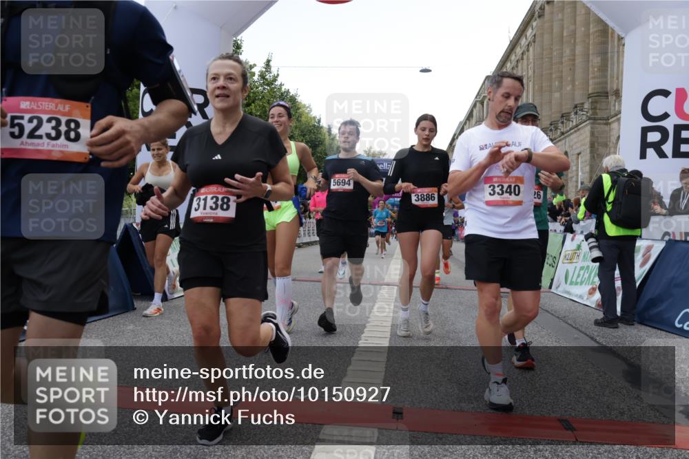 06.09.2026 - CURREX Alsterlauf Yannick Fuchs http://msf.ph/oto/10150927 06.09.2026 09:51:24 Ziel 2071, 2079, 2434, 2549, 2973, 2974, 3138, 3340, 3408, 3526, 3549, 3686, 3886, 4092, 4381, 4382, 4387, 4696, 4989, 5027, 5151, 5238, 5694, 5829, 5869, 5885, 6327, 6399, 6490, 8301 meine-sportfotos.de