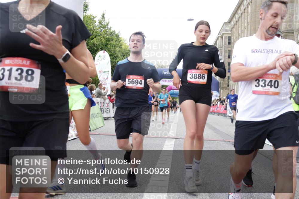 06.09.2026 - CURREX Alsterlauf Yannick Fuchs http://msf.ph/oto/10150928 06.09.2026 09:51:25 Ziel 2071, 2079, 2434, 2549, 2973, 2974, 3138, 3340, 3408, 3526, 3549, 3686, 3886, 4092, 4381, 4382, 4387, 4989, 5027, 5151, 5238, 5694, 5829, 5869, 5885, 6399, 6490, 8301 meine-sportfotos.de