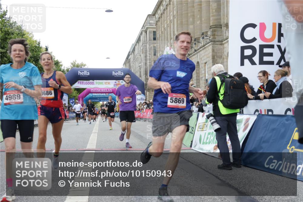 06.09.2026 - CURREX Alsterlauf Yannick Fuchs http://msf.ph/oto/10150943 06.09.2026 09:51:28 Ziel 2023, 2071, 2079, 2973, 2974, 3138, 3286, 3340, 3408, 3526, 3686, 3886, 4092, 4387, 4989, 5027, 5151, 5238, 5694, 5869, 6490, 8301 meine-sportfotos.de