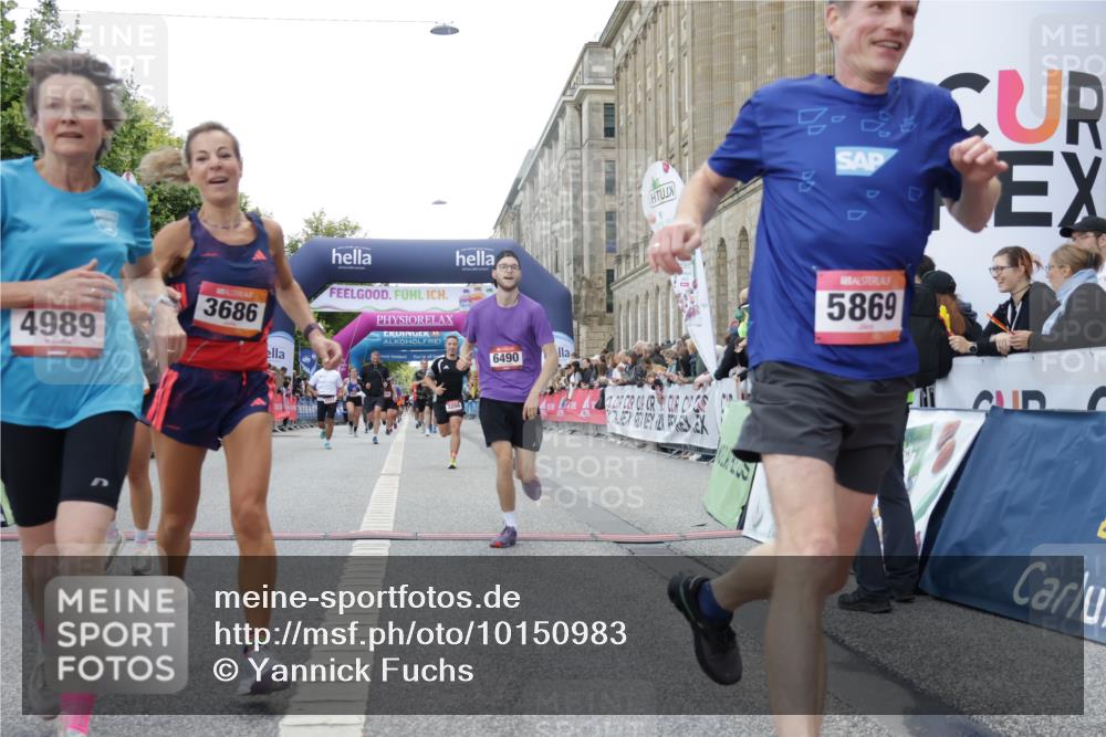 06.09.2026 - CURREX Alsterlauf Yannick Fuchs http://msf.ph/oto/10150983 06.09.2026 09:51:28 Ziel 2023, 2071, 2079, 2973, 2974, 3138, 3286, 3340, 3408, 3526, 3686, 3886, 4092, 4387, 4989, 5027, 5151, 5238, 5694, 5869, 6490, 8301 meine-sportfotos.de