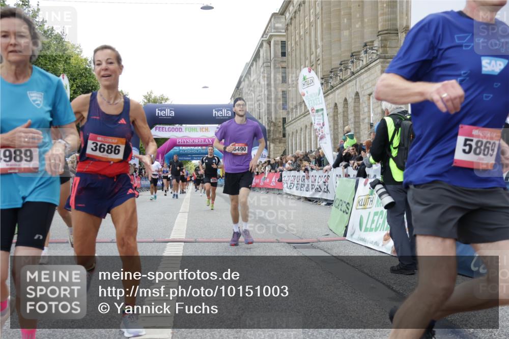 06.09.2026 - CURREX Alsterlauf Yannick Fuchs http://msf.ph/oto/10151003 06.09.2026 09:51:28 Ziel 2023, 2071, 2079, 2973, 2974, 3138, 3286, 3340, 3408, 3526, 3686, 3886, 4092, 4387, 4989, 5027, 5151, 5238, 5694, 5869, 6490, 8301 meine-sportfotos.de