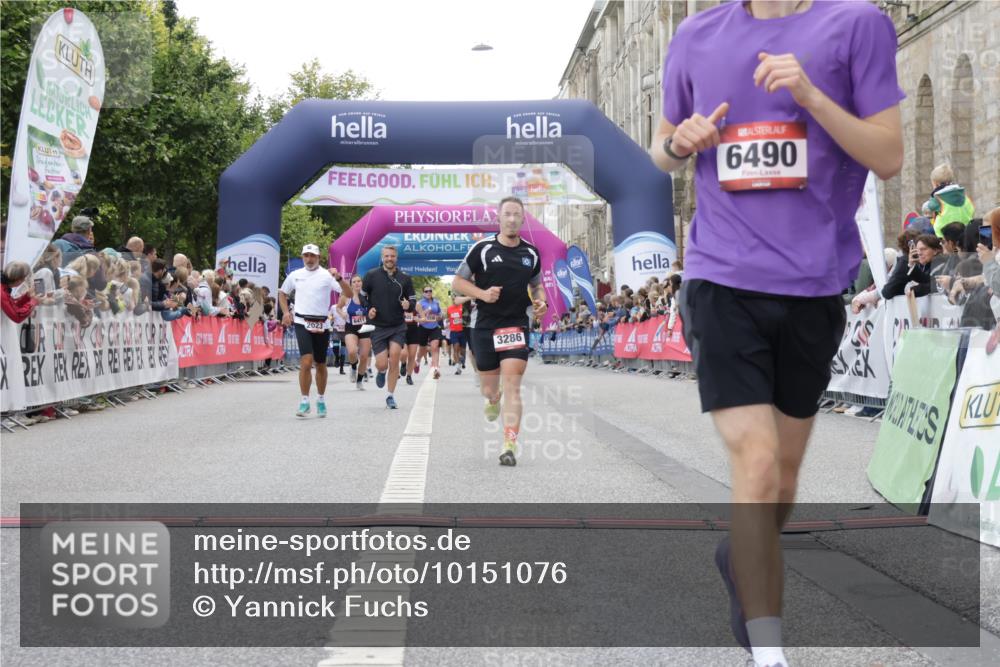 06.09.2026 - CURREX Alsterlauf Yannick Fuchs http://msf.ph/oto/10151076 06.09.2026 09:51:30 Ziel 2023, 2071, 2079, 2973, 2974, 3286, 3526, 3686, 3733, 3886, 4092, 4387, 4989, 5027, 5151, 5230, 5694, 5869, 6411, 6490, 8301 meine-sportfotos.de