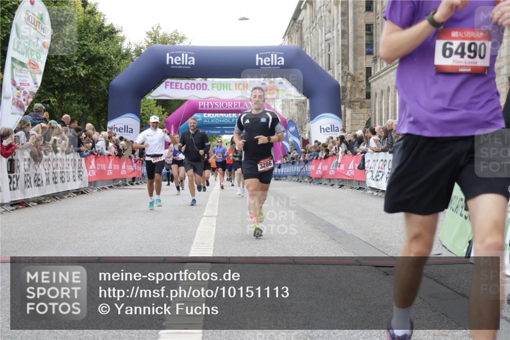 06.09.2026 - CURREX Alsterlauf Yannick Fuchs http://msf.ph/oto/10151113 06.09.2026 09:51:30 Ziel 2023, 2071, 2079, 2973, 2974, 3286, 3526, 3686, 3733, 3886, 4092, 4387, 4989, 5027, 5151, 5230, 5694, 5869, 6411, 6490, 8301 meine-sportfotos.de