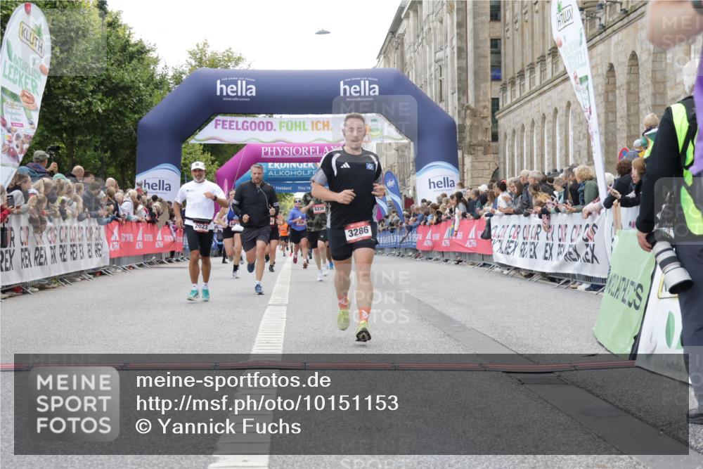 06.09.2026 - CURREX Alsterlauf Yannick Fuchs http://msf.ph/oto/10151153 06.09.2026 09:51:30 Ziel 2023, 2071, 2079, 2973, 2974, 3286, 3526, 3686, 3733, 3886, 4092, 4387, 4989, 5027, 5151, 5230, 5694, 5869, 6411, 6490, 8301 meine-sportfotos.de
