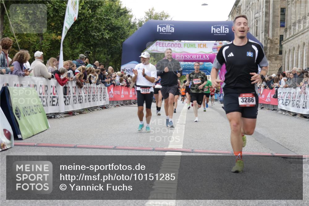 06.09.2026 - CURREX Alsterlauf Yannick Fuchs http://msf.ph/oto/10151285 06.09.2026 09:51:32 Ziel 2023, 2071, 2079, 3286, 3686, 3733, 4387, 4987, 4989, 5027, 5151, 5230, 5596, 5847, 5869, 6411, 6490, 8085, 8301 meine-sportfotos.de