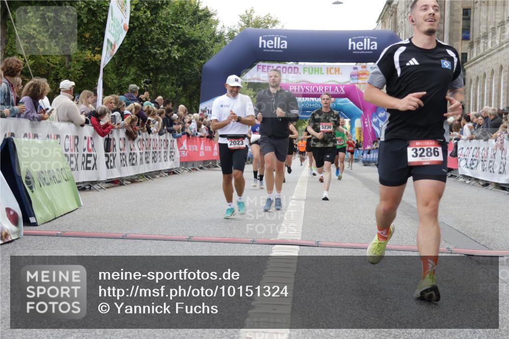 06.09.2026 - CURREX Alsterlauf Yannick Fuchs http://msf.ph/oto/10151324 06.09.2026 09:51:32 Ziel 2023, 2071, 2079, 3286, 3686, 3733, 4387, 4987, 4989, 5027, 5151, 5230, 5596, 5847, 5869, 6411, 6490, 8085, 8301 meine-sportfotos.de