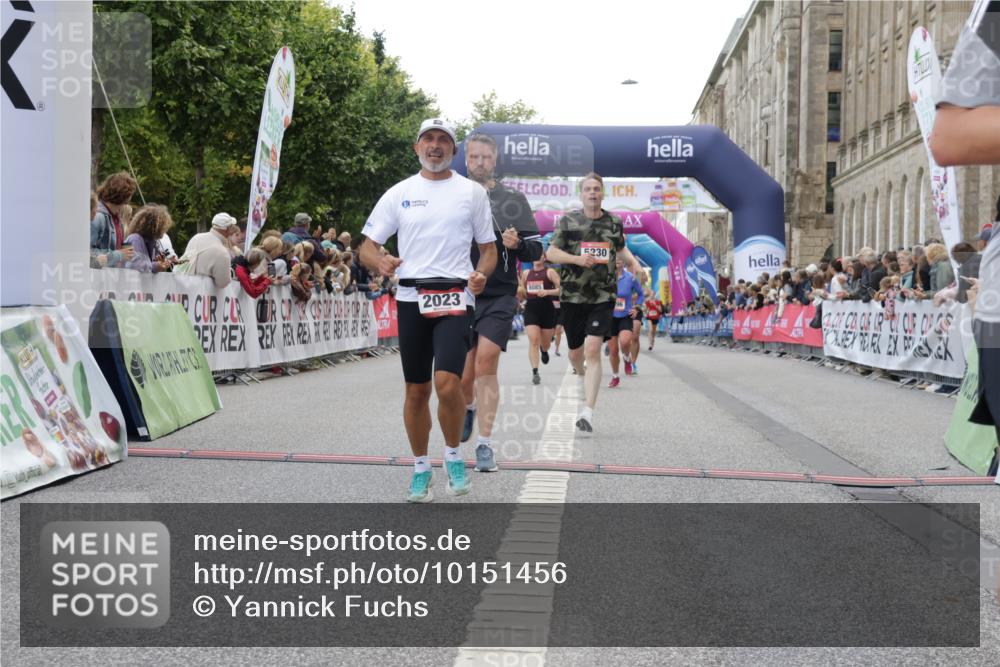 06.09.2026 - CURREX Alsterlauf Yannick Fuchs http://msf.ph/oto/10151456 06.09.2026 09:51:33 Ziel 2023, 3286, 3686, 3733, 4987, 4989, 5027, 5151, 5230, 5596, 5814, 5847, 5869, 6411, 6490, 8085, 8301 meine-sportfotos.de