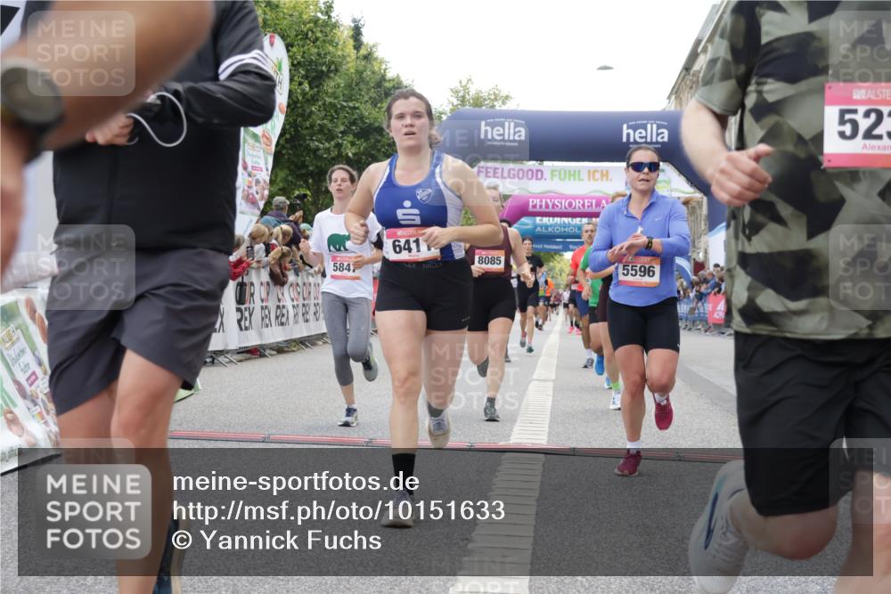 06.09.2026 - CURREX Alsterlauf Yannick Fuchs http://msf.ph/oto/10151633 06.09.2026 09:51:36 Ziel 2023, 3286, 3733, 4210, 4985, 4987, 5230, 5525, 5596, 5814, 5847, 6411, 6490, 8085 meine-sportfotos.de