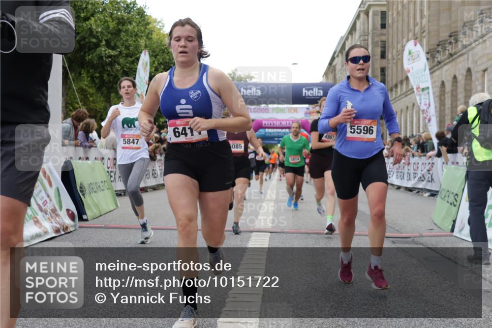 06.09.2026 - CURREX Alsterlauf Yannick Fuchs http://msf.ph/oto/10151722 06.09.2026 09:51:36 Ziel 2023, 3286, 3733, 4210, 4985, 4987, 5230, 5525, 5596, 5814, 5847, 6411, 6490, 8085 meine-sportfotos.de