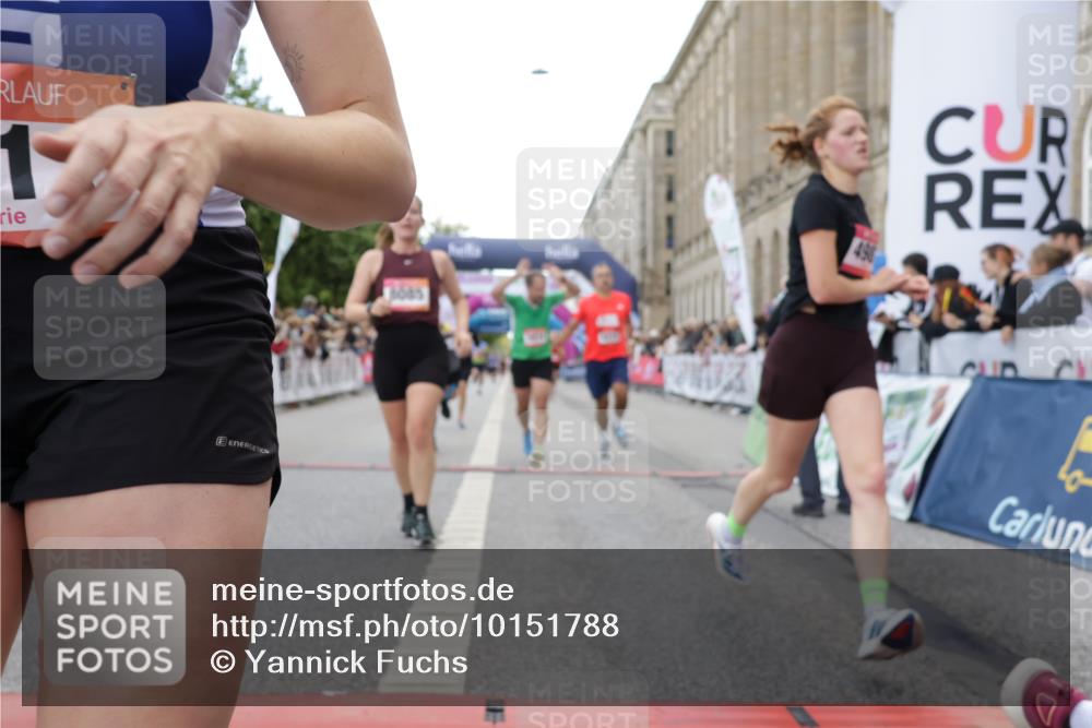 06.09.2026 - CURREX Alsterlauf Yannick Fuchs http://msf.ph/oto/10151788 06.09.2026 09:51:38 Ziel 2023, 3286, 3733, 4210, 4427, 4985, 4987, 5230, 5525, 5596, 5814, 5847, 6405, 6411, 6453, 8085 meine-sportfotos.de
