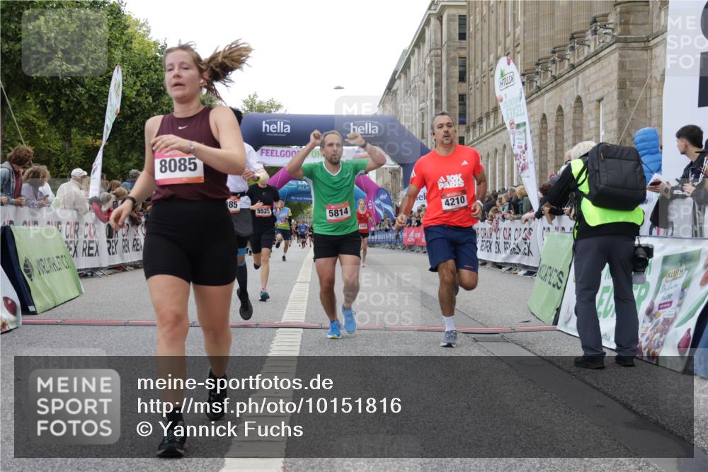 06.09.2026 - CURREX Alsterlauf Yannick Fuchs http://msf.ph/oto/10151816 06.09.2026 09:51:38 Ziel 2023, 3286, 3733, 4210, 4427, 4985, 4987, 5230, 5525, 5596, 5814, 5847, 6405, 6411, 6453, 8085 meine-sportfotos.de