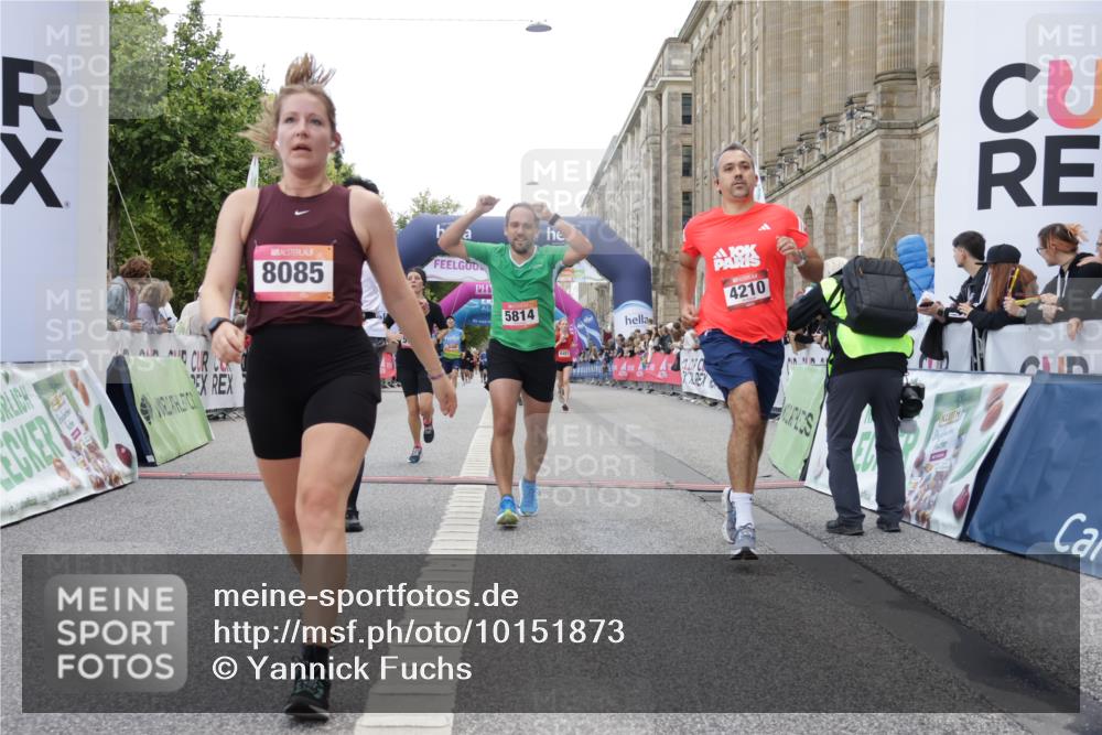 06.09.2026 - CURREX Alsterlauf Yannick Fuchs http://msf.ph/oto/10151873 06.09.2026 09:51:39 Ziel 2023, 3733, 4210, 4427, 4729, 4985, 4987, 5230, 5525, 5596, 5814, 5847, 6405, 6411, 6453, 8085, 8332 meine-sportfotos.de