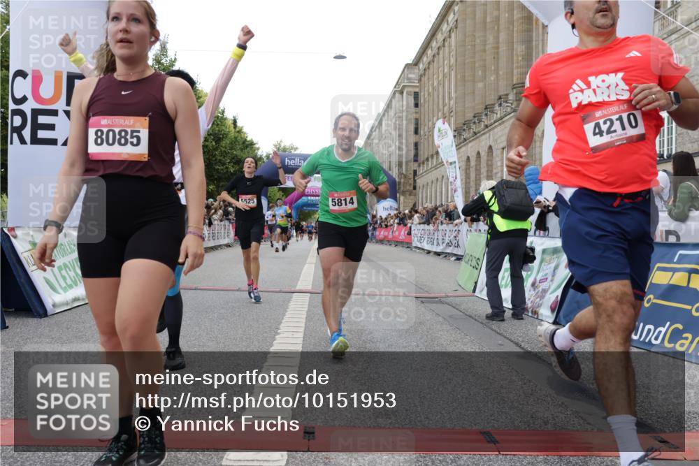 06.09.2026 - CURREX Alsterlauf Yannick Fuchs http://msf.ph/oto/10151953 06.09.2026 09:51:40 Ziel 2023, 2542, 3733, 4210, 4427, 4729, 4985, 4987, 5230, 5525, 5596, 5814, 5847, 6405, 6411, 6453, 8085, 8332 meine-sportfotos.de