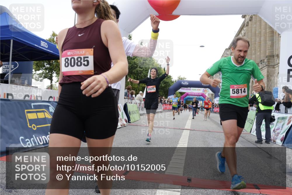 06.09.2026 - CURREX Alsterlauf Yannick Fuchs http://msf.ph/oto/10152005 06.09.2026 09:51:40 Ziel 2023, 2542, 3733, 4210, 4427, 4729, 4985, 4987, 5230, 5525, 5596, 5814, 5847, 6405, 6411, 6453, 8085, 8332 meine-sportfotos.de