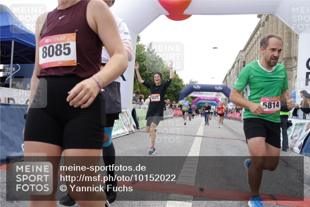 06.09.2026 - CURREX Alsterlauf Yannick Fuchs http://msf.ph/oto/10152022 06.09.2026 09:51:41 Ziel 2542, 3733, 4210, 4427, 4729, 4985, 4987, 5230, 5525, 5596, 5814, 5847, 6405, 6411, 6453, 8085, 8332 meine-sportfotos.de