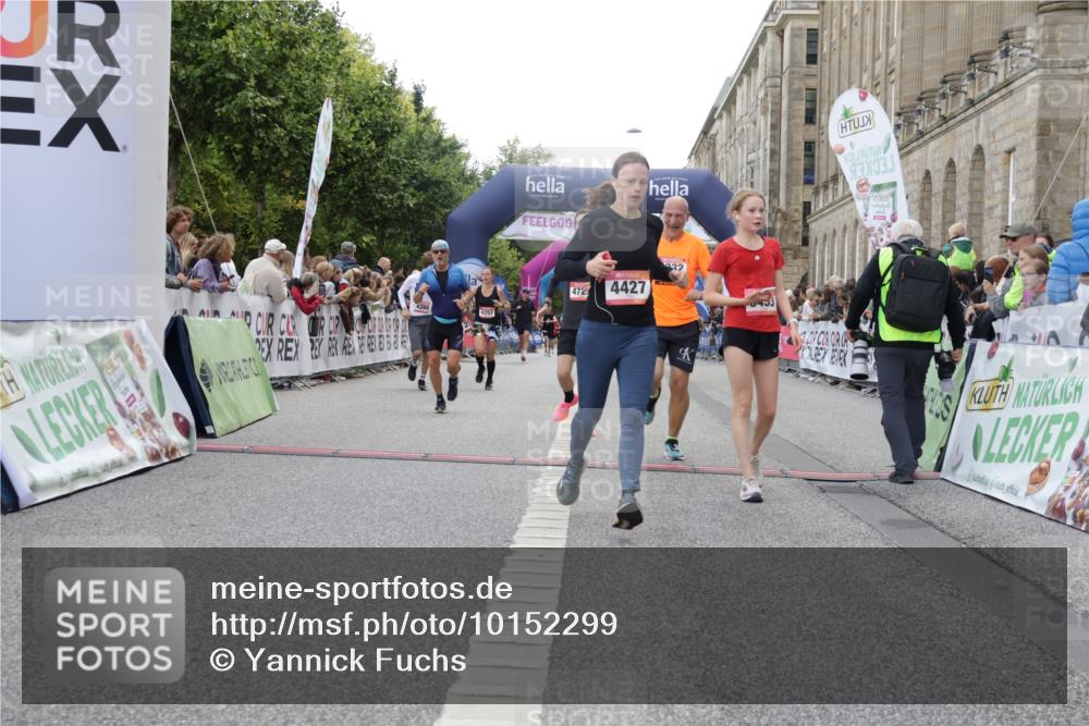 06.09.2026 - CURREX Alsterlauf Yannick Fuchs http://msf.ph/oto/10152299 06.09.2026 09:51:44 Ziel 2542, 3465, 4210, 4267, 4268, 4427, 4729, 4985, 4987, 5525, 5814, 6405, 6453, 8085, 8332 meine-sportfotos.de
