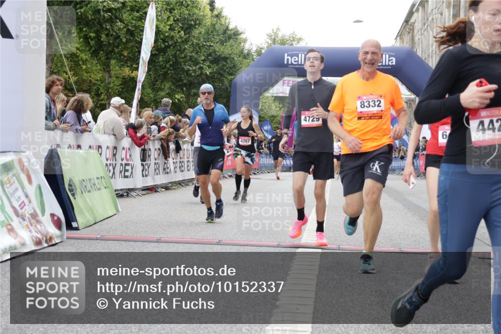 06.09.2026 - CURREX Alsterlauf Yannick Fuchs http://msf.ph/oto/10152337 06.09.2026 09:51:44 Ziel 2542, 3465, 4210, 4267, 4268, 4427, 4729, 4985, 4987, 5525, 5814, 6405, 6453, 8085, 8332 meine-sportfotos.de