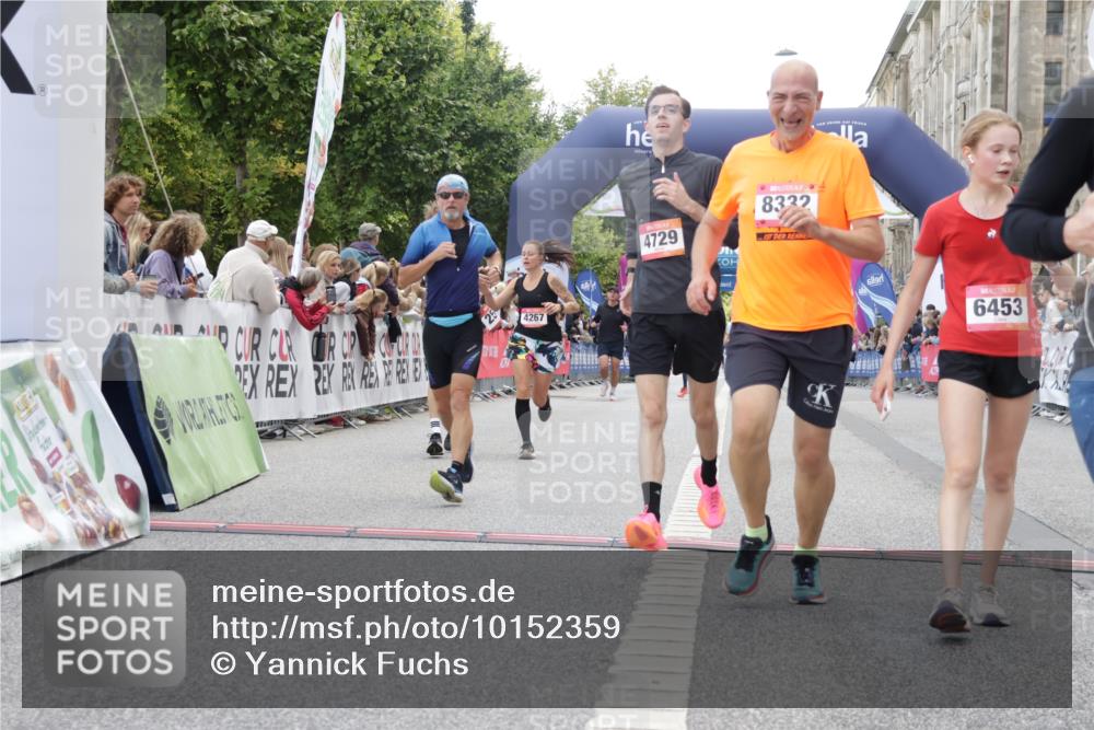 06.09.2026 - CURREX Alsterlauf Yannick Fuchs http://msf.ph/oto/10152359 06.09.2026 09:51:44 Ziel 2542, 3465, 4210, 4267, 4268, 4427, 4729, 4985, 4987, 5525, 5814, 6405, 6453, 8085, 8332 meine-sportfotos.de