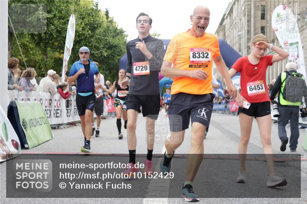 06.09.2026 - CURREX Alsterlauf Yannick Fuchs http://msf.ph/oto/10152429 06.09.2026 09:51:45 Ziel 2542, 3465, 4210, 4267, 4268, 4427, 4729, 4985, 5525, 5814, 6405, 6453, 8332 meine-sportfotos.de