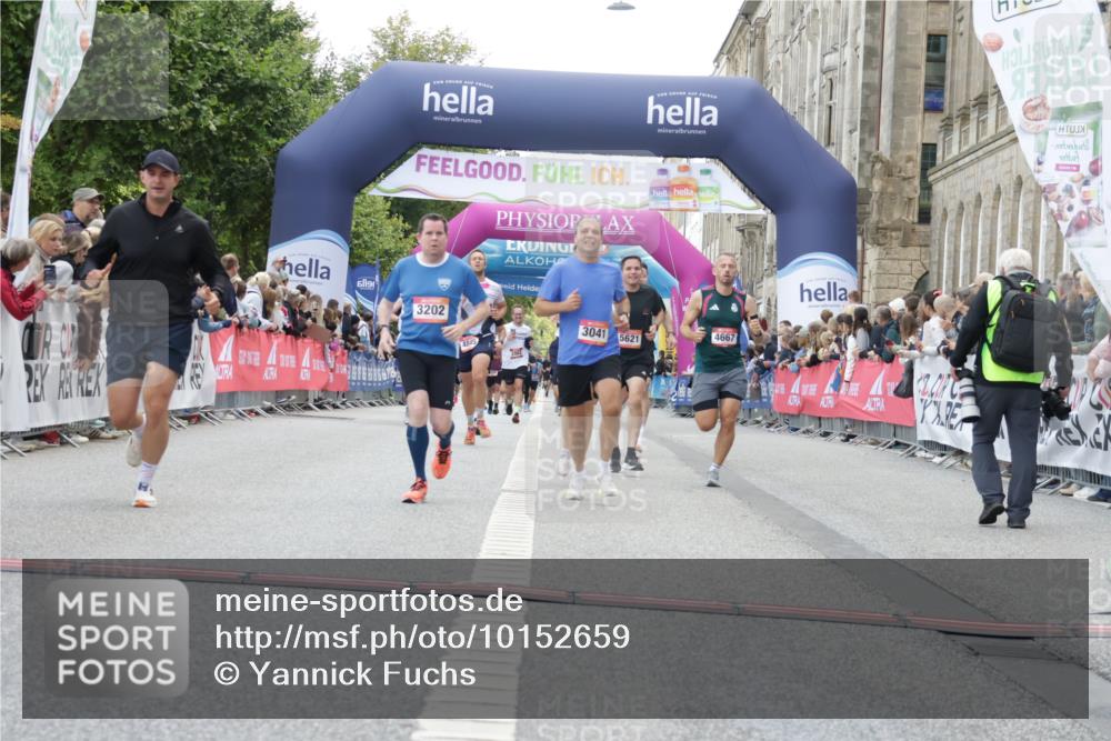 06.09.2026 - CURREX Alsterlauf Yannick Fuchs http://msf.ph/oto/10152659 06.09.2026 09:51:50 Ziel 2542, 3041, 3202, 3465, 4200, 4267, 4268, 4332, 4333, 4427, 4667, 4729, 4845, 5621, 5882, 6023, 6453, 8332 meine-sportfotos.de