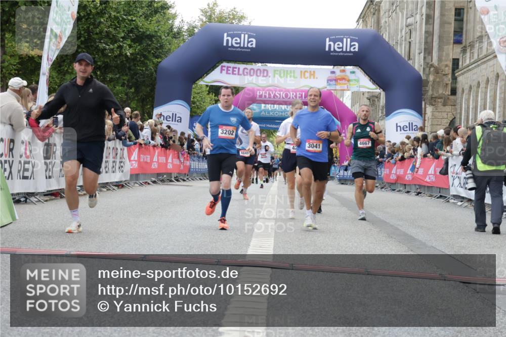 06.09.2026 - CURREX Alsterlauf Yannick Fuchs http://msf.ph/oto/10152692 06.09.2026 09:51:50 Ziel 2542, 3041, 3202, 3465, 4200, 4267, 4268, 4332, 4333, 4427, 4667, 4729, 4845, 5621, 5882, 6023, 6453, 8332 meine-sportfotos.de
