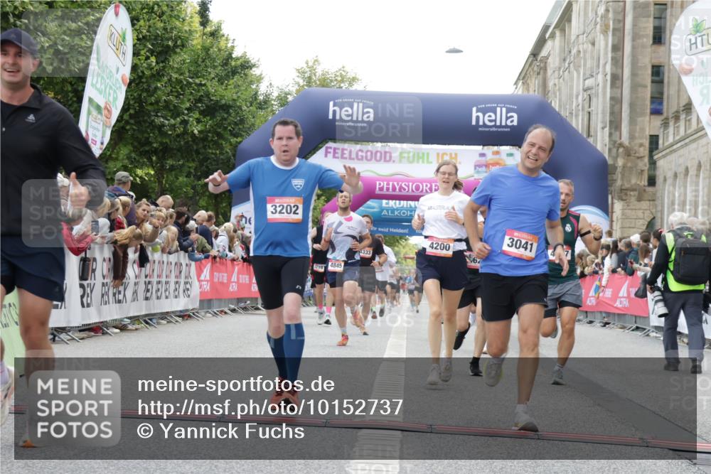 06.09.2026 - CURREX Alsterlauf Yannick Fuchs http://msf.ph/oto/10152737 06.09.2026 09:51:51 Ziel 2542, 3041, 3202, 3465, 4200, 4267, 4268, 4332, 4333, 4667, 4729, 4845, 5621, 5882, 6023, 8332 meine-sportfotos.de